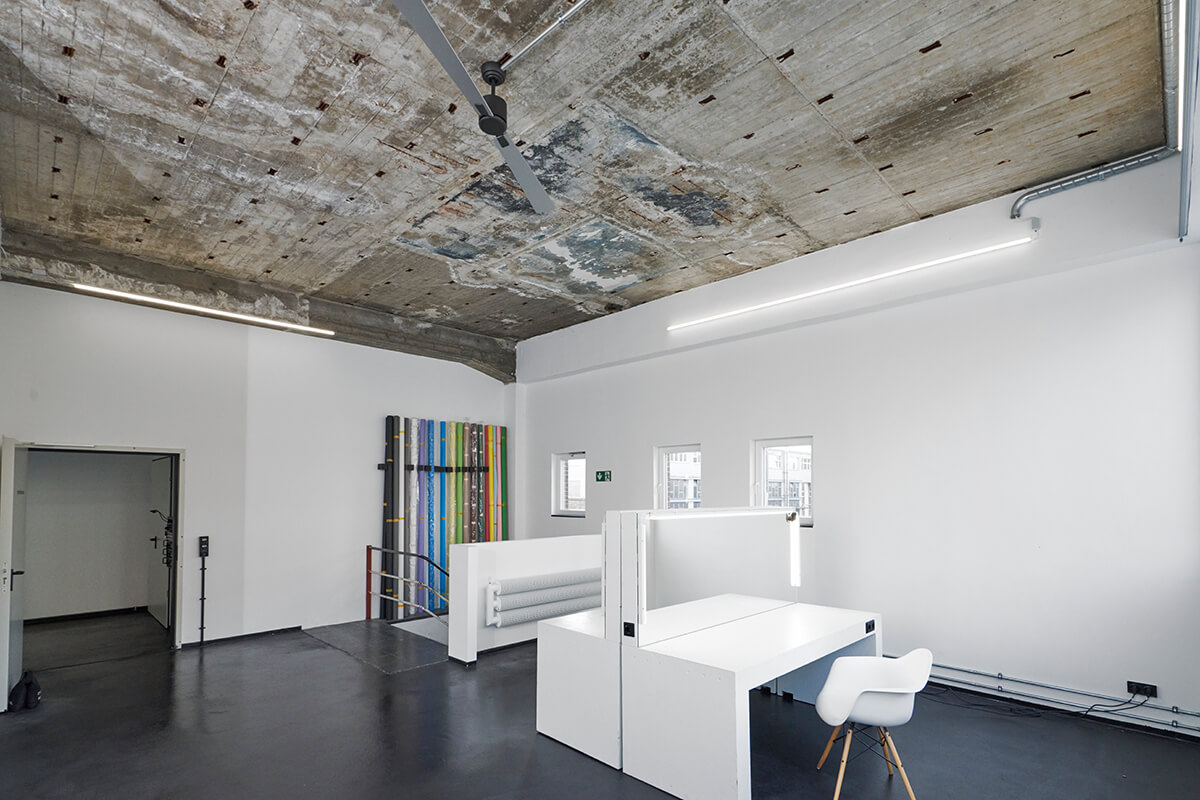 PRODUCTION ROOM - raw studios. hair & makeup tables