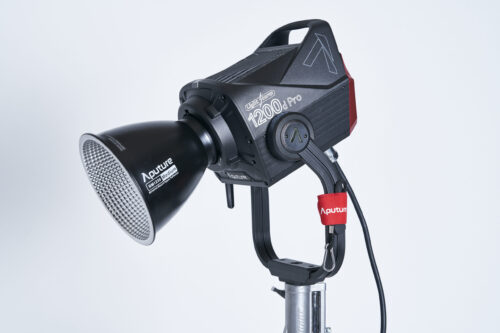 Aputure 1220 d Pro with mediom reflector