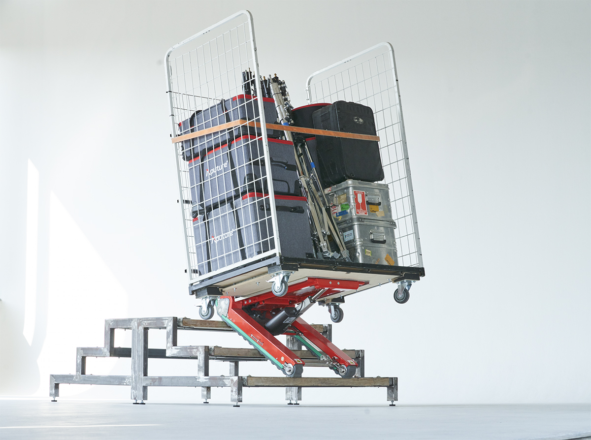 cargo lifter zonzini plasmoid 300 at raw studios berlin