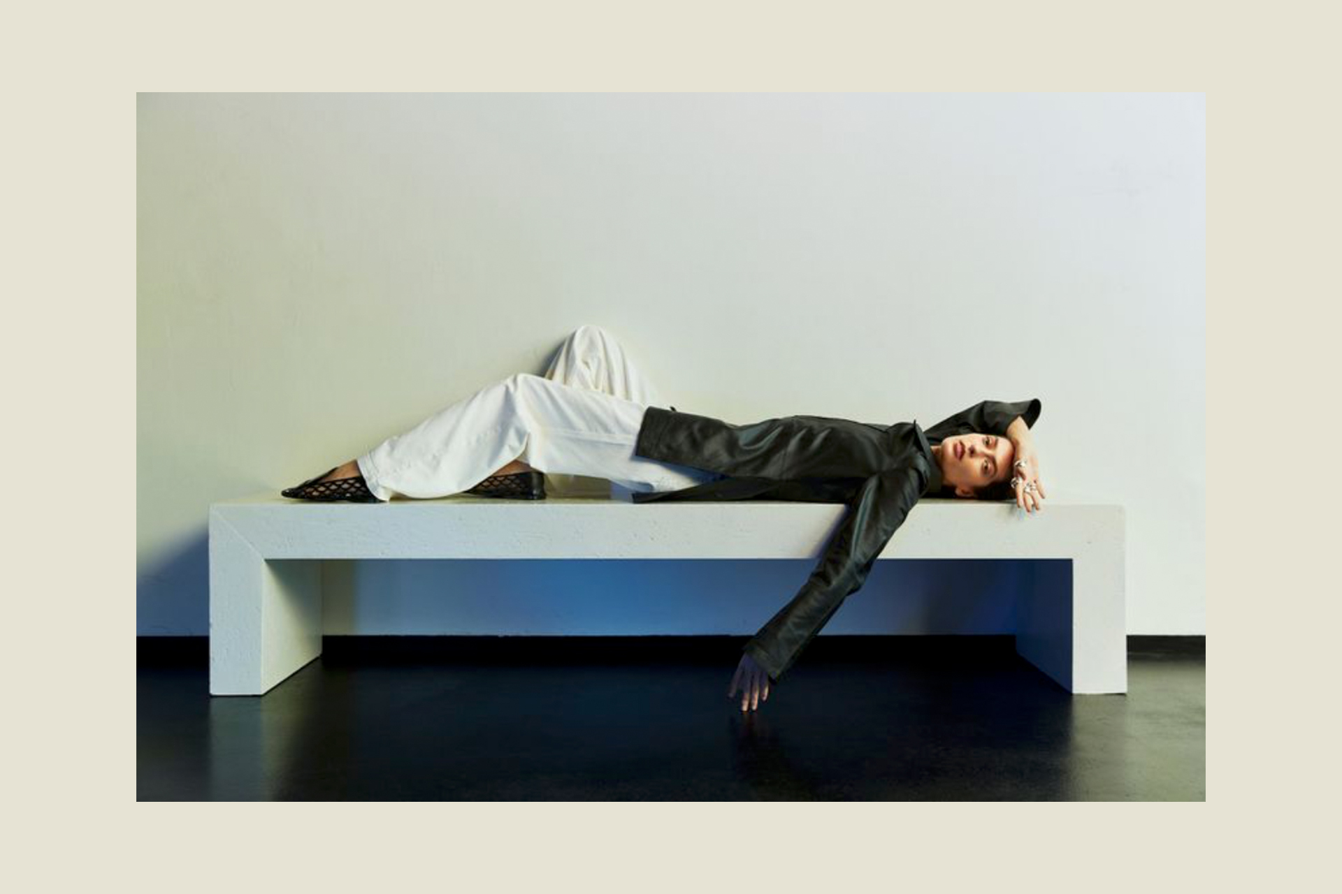 grazia germany Psst, Wir Lieben Quiet Luxury 4 Caucasian female model posing in designer clothes for a Grazia Germany editorial, promoting luxury brands