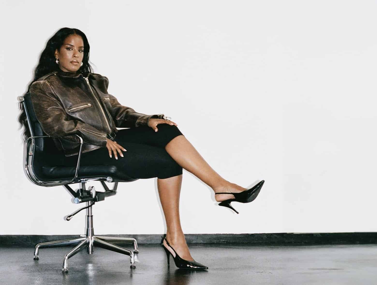 Adiam Habtezion portrait in Studio 3 at raw studios Berlin for 10 Magazine DE.