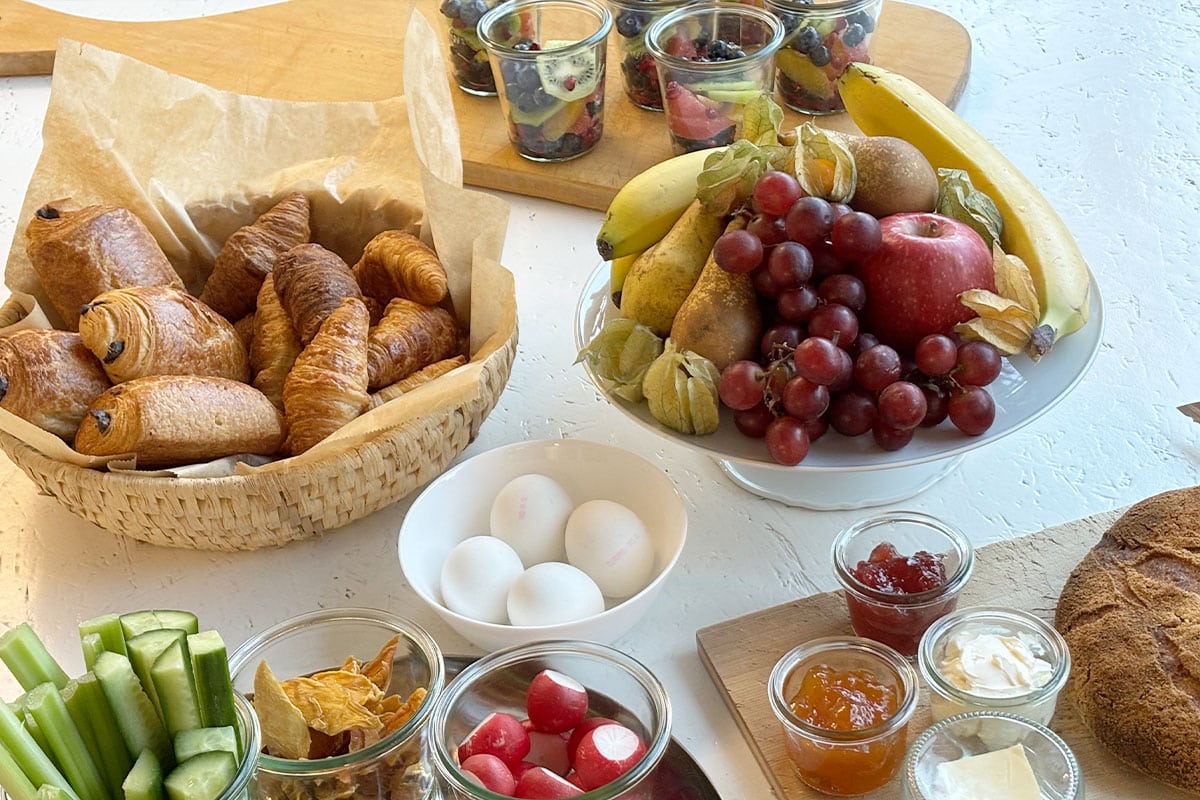 In-house prepared breakfast catering at raw studios, featuring fresh croissants, fruit, eggs, and seasonal produce for photoshoots and events at a rental studio in Berlin.